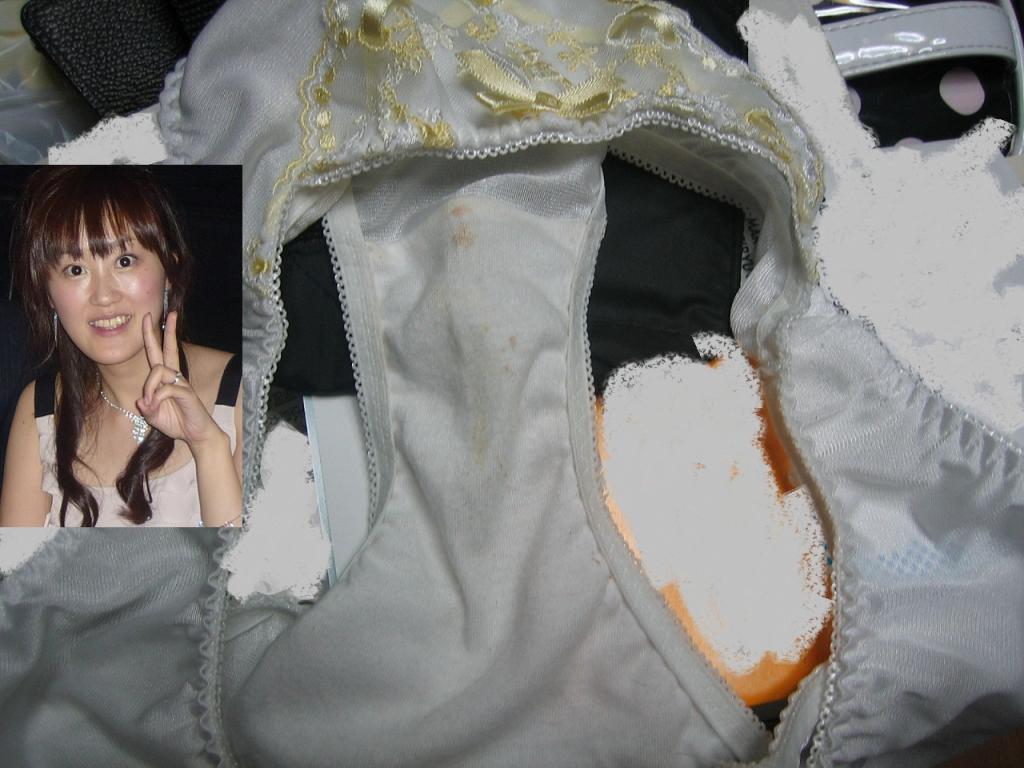 若嫁の洗濯機中の可愛いフルバックパンティ下着盗撮エロ画像11枚目