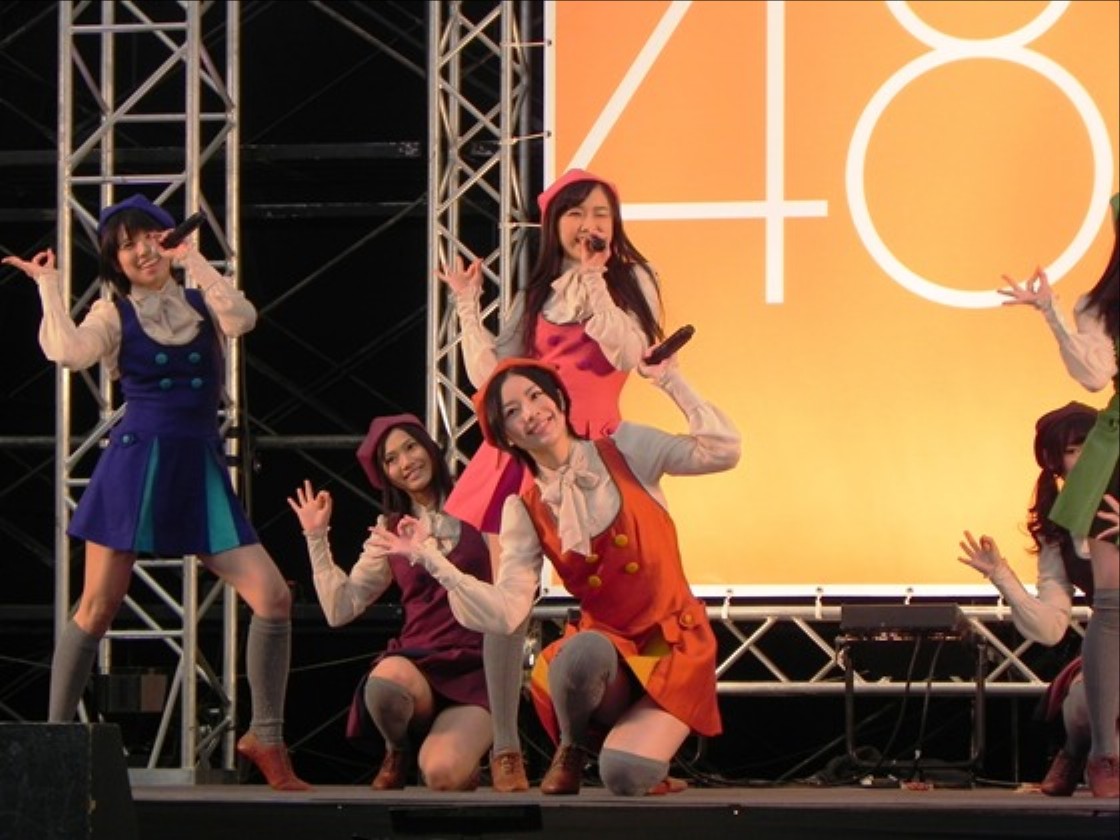 芸能人AKBの生パンツやSKE48透けま○こハプニングエロ画像16枚目