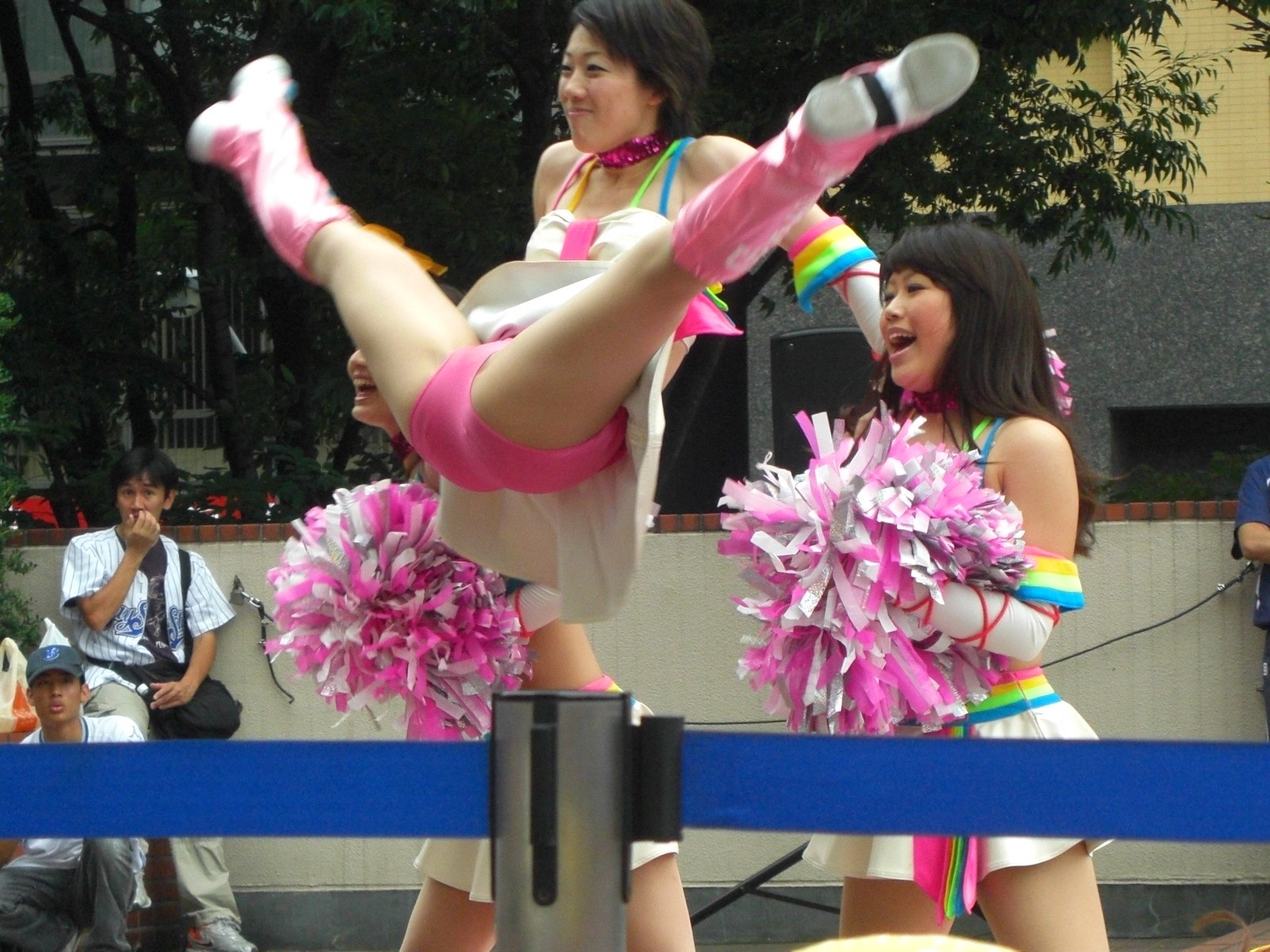 Taiwan cheerleaders distract video